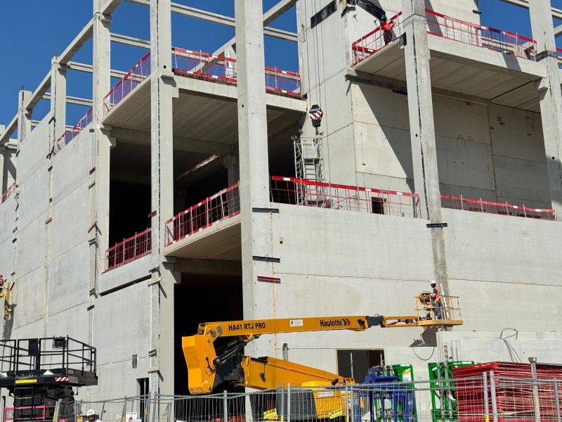 Location d'une nacelle articulée 41M HAULOTTE en ILE DE FRANCE