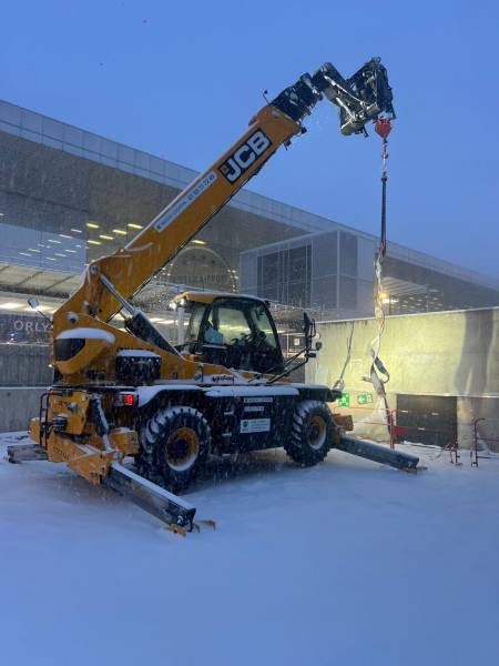 Location d'un chariot télescopique rotatif 21m JCB à Sannois dans le Val d'Oise