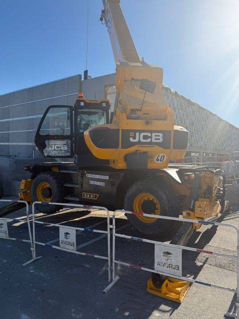 chariot rotatif 21M JCB en location à PARIS en ILE DE FRANCE