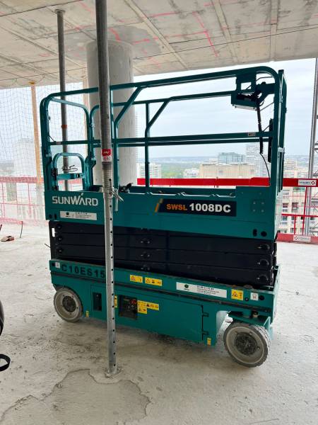 Location d'une nacelle ciseau électrique à Puteaux